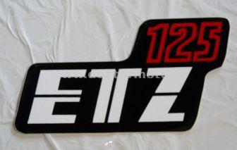 Nálepka schránky ETZ 125 - č/b/červená  orig.